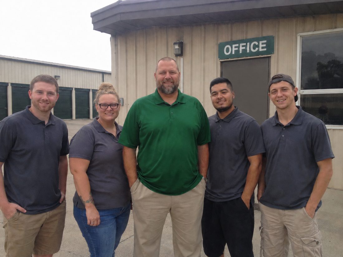 Pest control professionals in Lawrence, KS